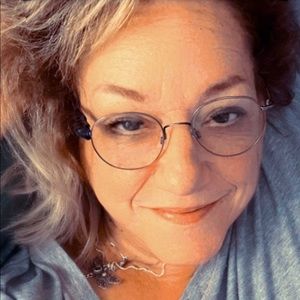 Meet your Posher, Carolyn